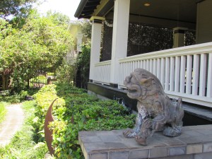 So regal looking guarding the entrance.