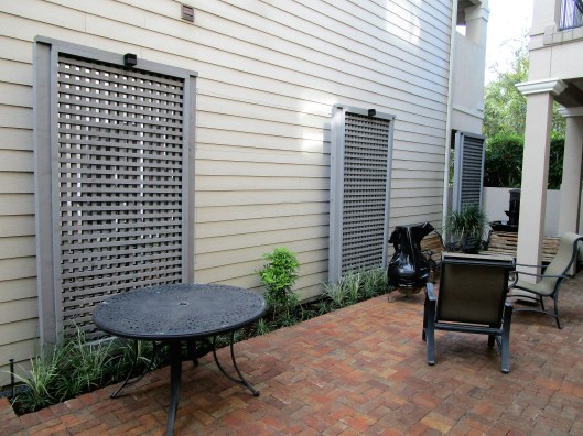Mirrored lattice screen with wire trellising.